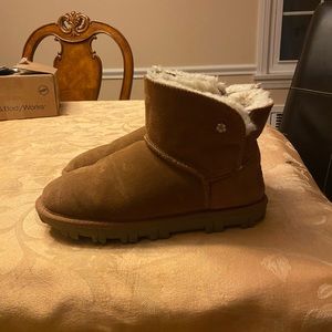 Tommy Bahama Uggs